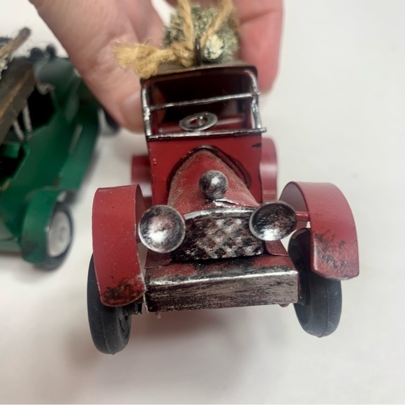 Set of old fashioned style cars ornaments. Red and green. - Picture 5 of 11